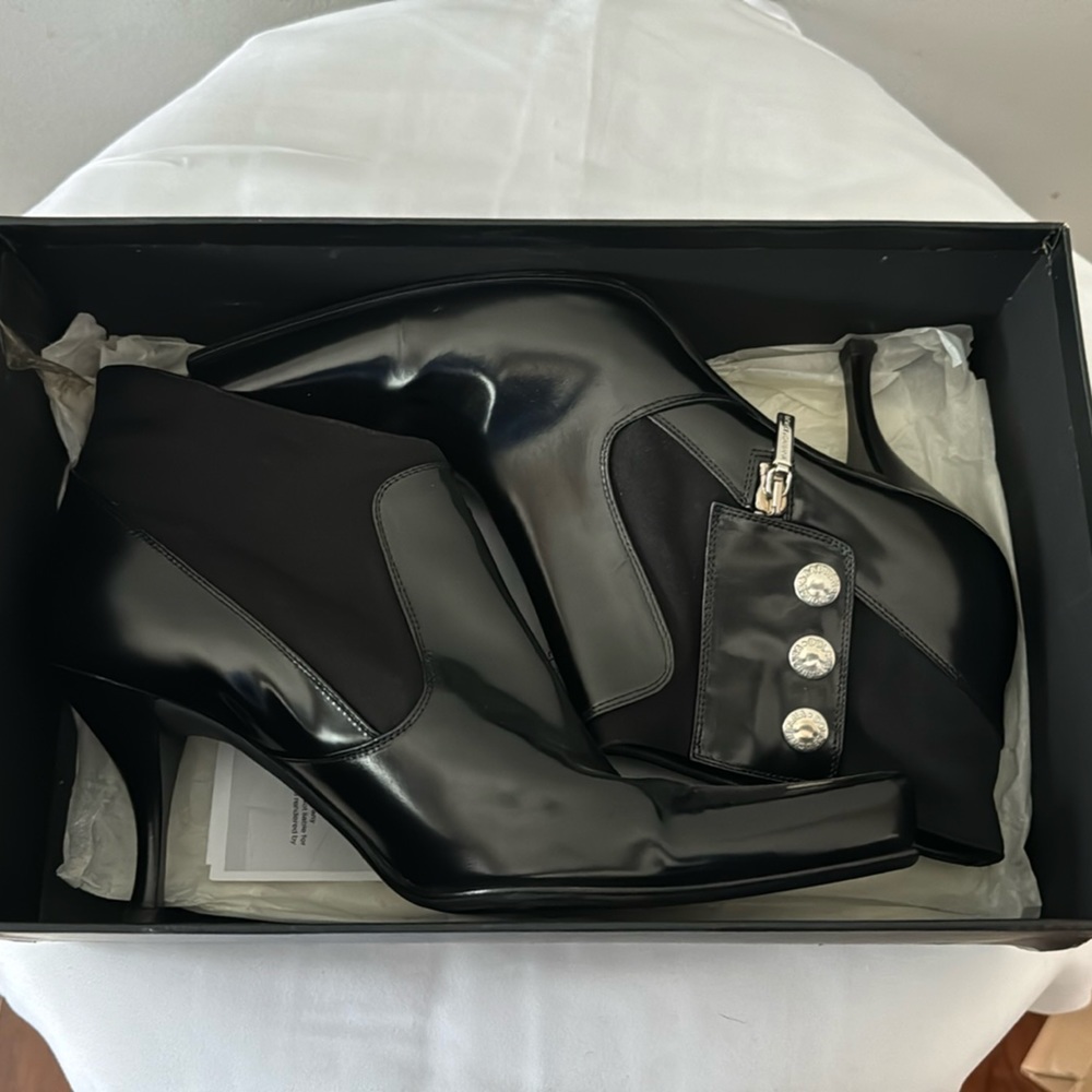 Dolce & Gabbana size 9 black bootie